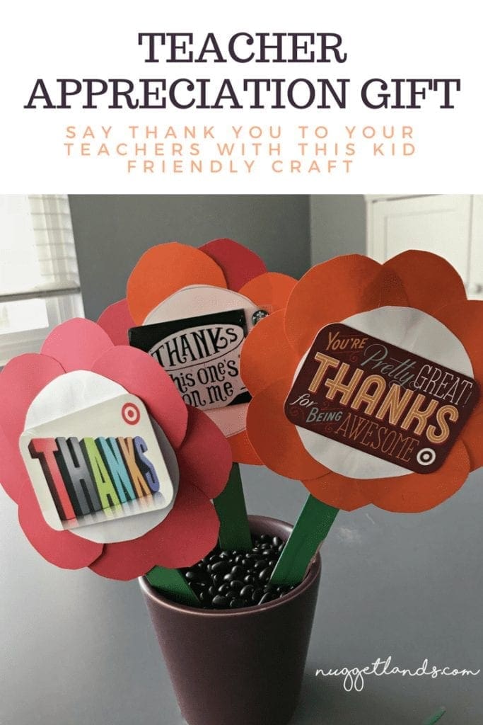 Easy teacher appreciation craft idea that coordinated with our school's theme for the week, Bloom and Grow. This thank you flower gift is creative, kid friendly and budget friendly. #teacher #gifts #craft #creative #preschool